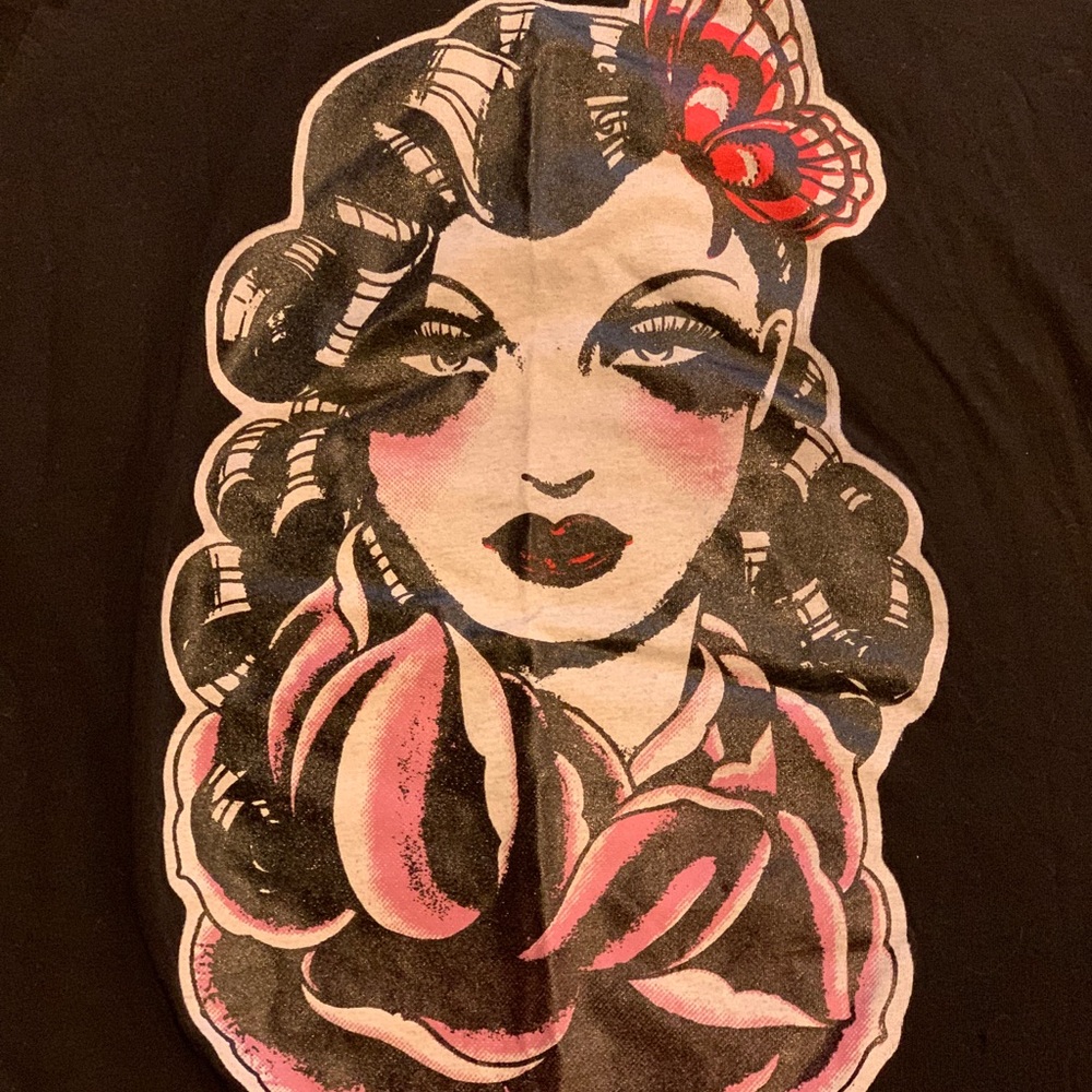 Super Comfy tattoo lady tshirt